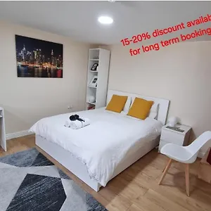 Lovely Studio-flat With Free Parking, Free Wifi. Apartment Leeds (West Yorkshire)