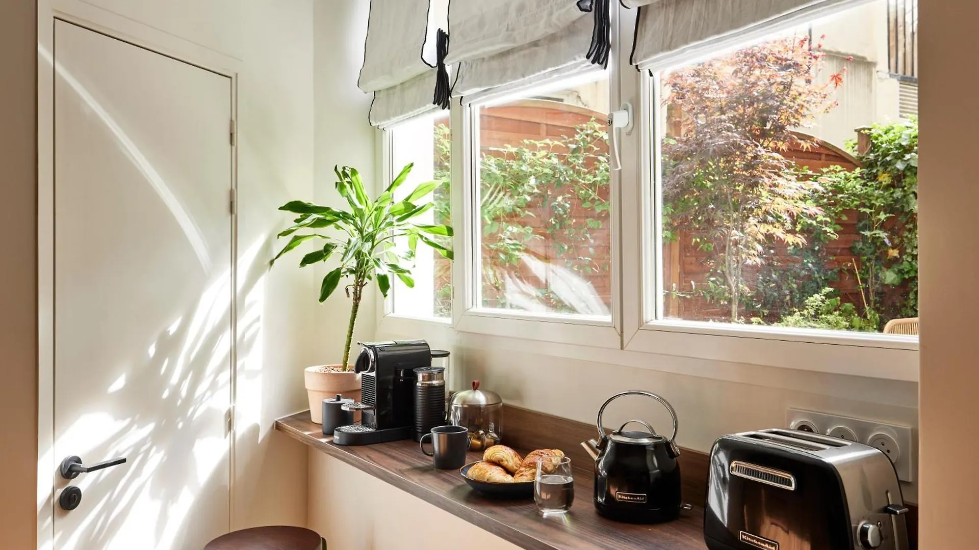 Stylish 2Br & 2Ba With Private Terrace Apartment Paris France