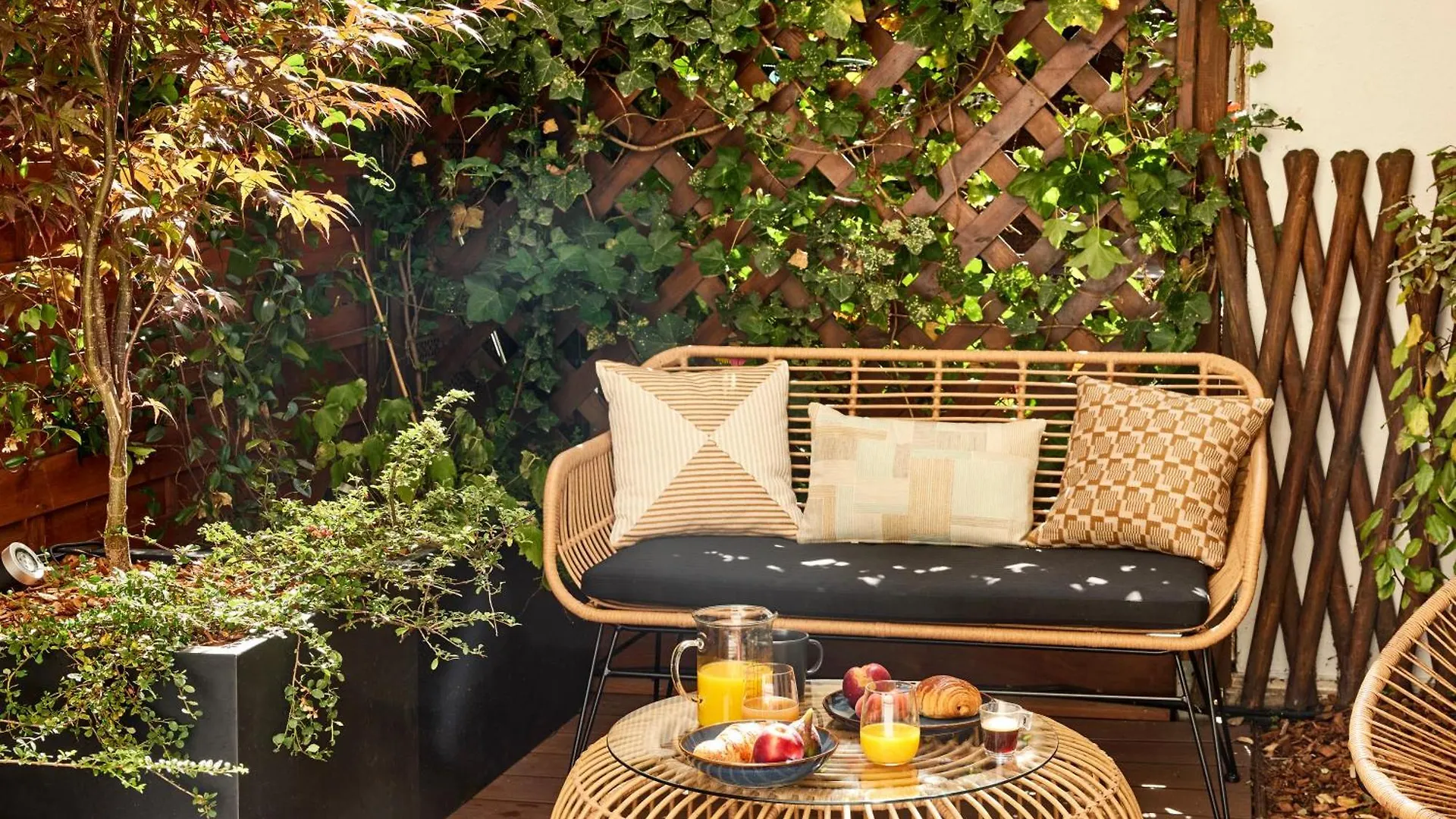Stylish 2Br & 2Ba With Private Terrace contacts